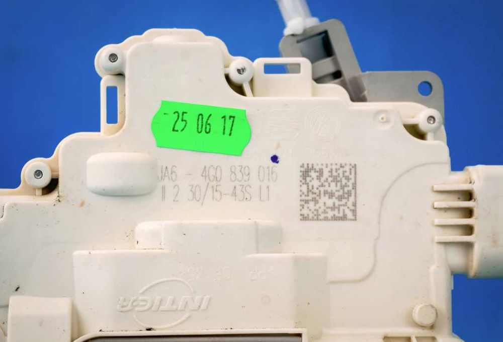 Брава задна дясна A3 A6 4G A7 4G8 Q7 4G0839016