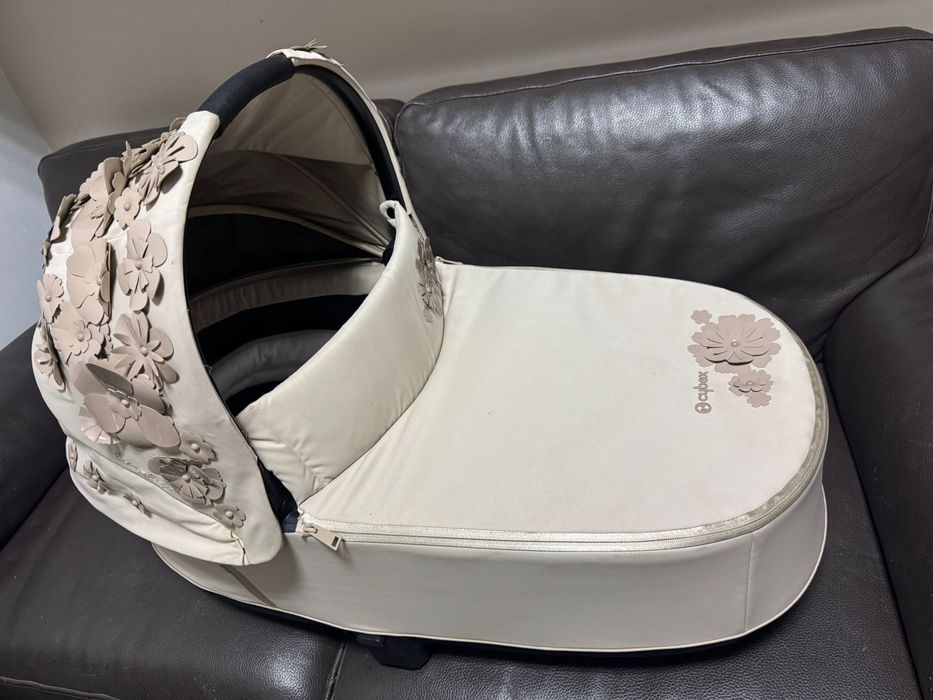 Кош за новородено cybex priam / e-priam lux simply flowers nude beige