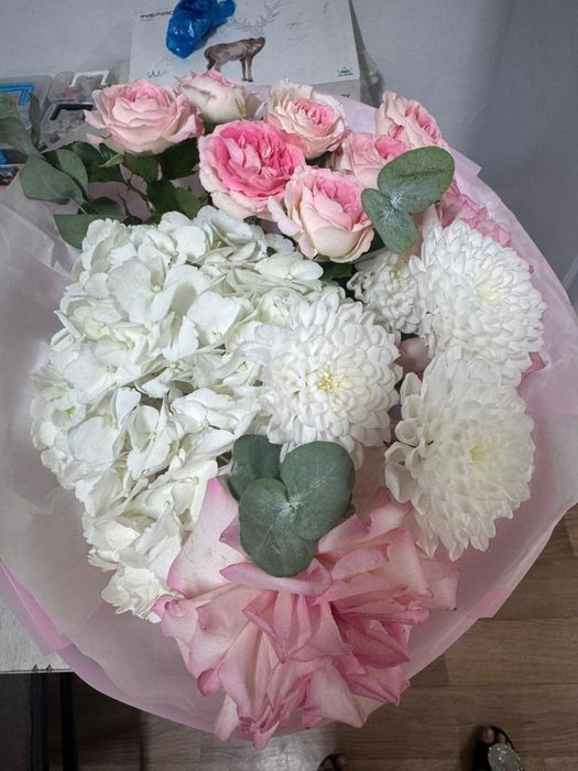 Прродаю свежих букет  цветов