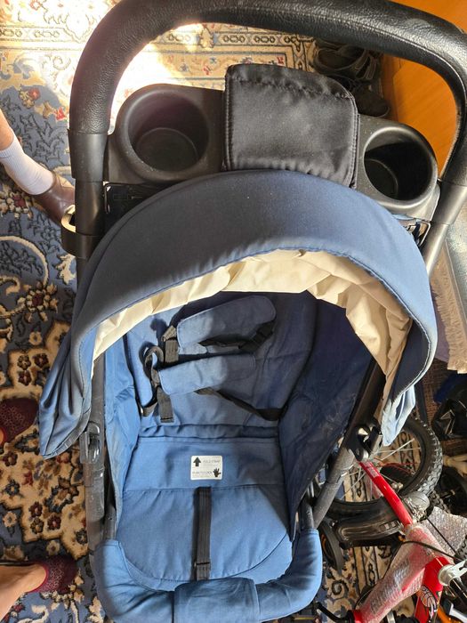 Детская прогулочная коляска