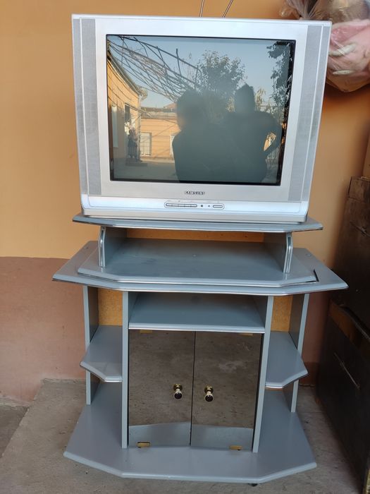 Подставка с телевизором