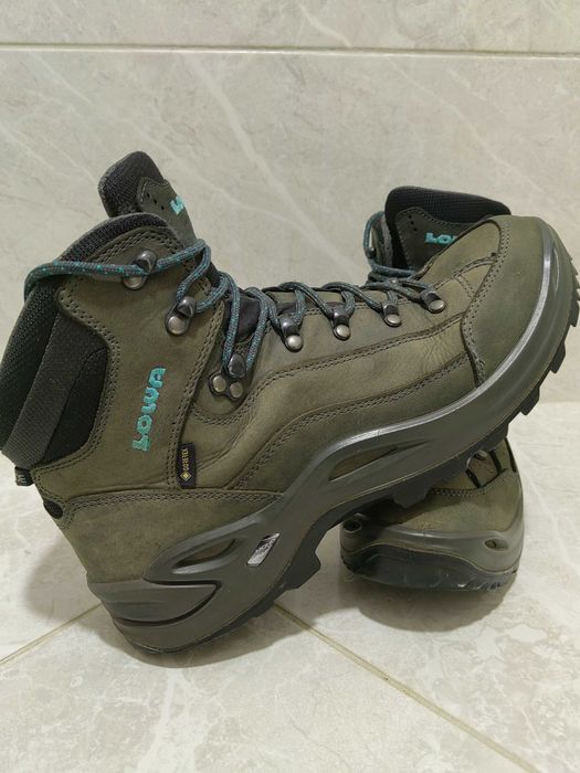 Туристически обувки LOWA Gore-Tex Обувки за лов  туризъм или студ 44