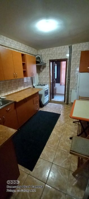 Inchiriez apartament 3 cam decomandat