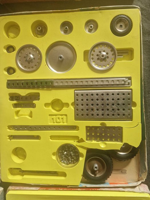 Стари метални конструктори от ГДР с номера 100, 101 и 200