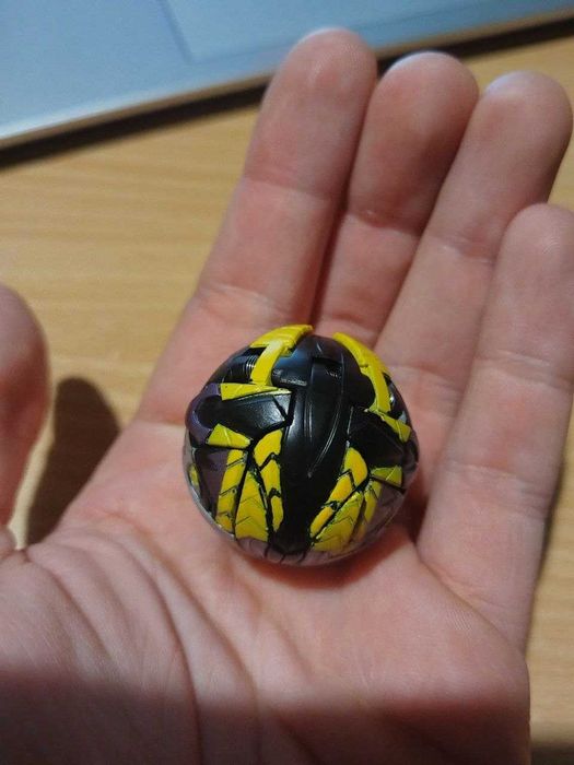 Bakugan Darkus Knight Percival Bakugan Yellow Accents custom Painted