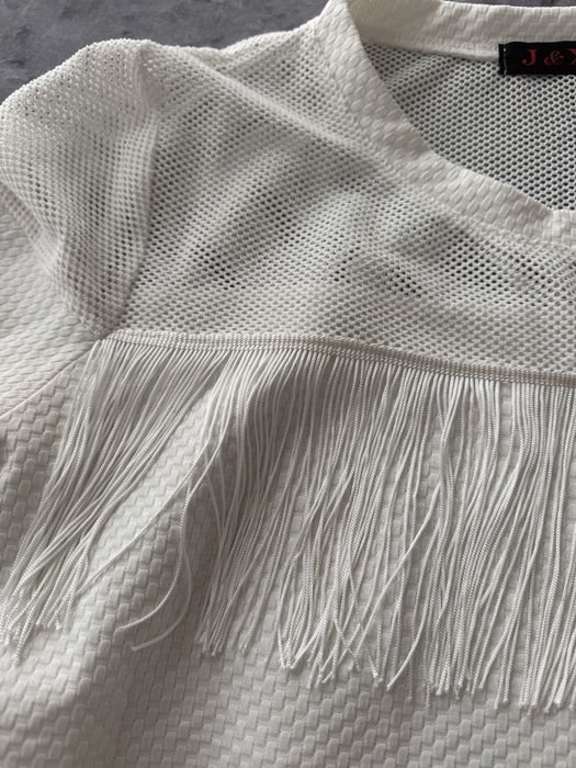 Бяла блуза с дълъг ръкав мрежа и ресни