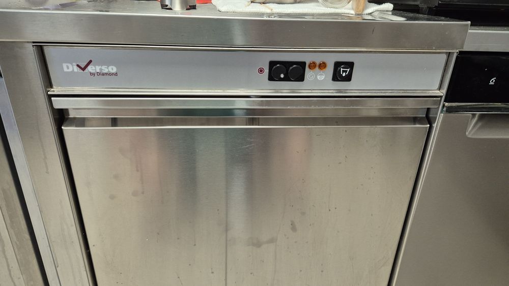 Masina profesionala de spalat vesela  Pentru restaurante/ baruri