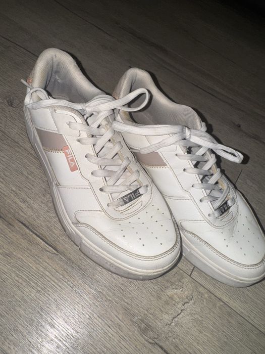 Кеды Fila белые.