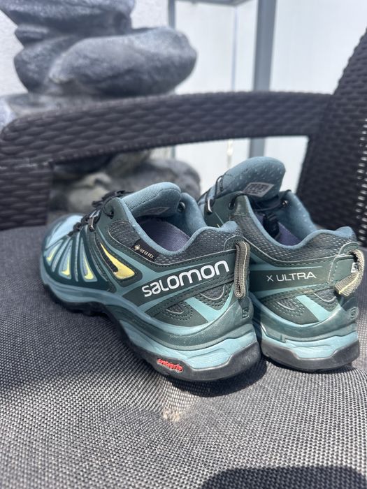 Papuci trecking Solomon, marimea 36, pret 200 lei