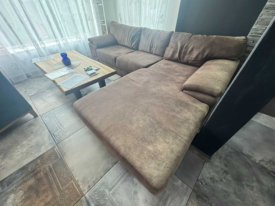 продавам диван в добро състояние с размер 265/200, цена 200 евро. Безплатен транспорт за Аспарухово, Галата, Боровец.
