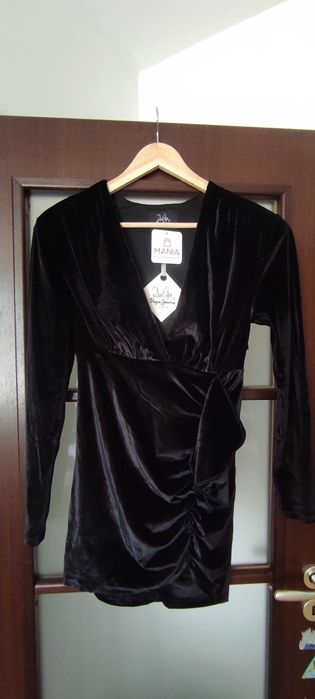 Кадифена черна рокля