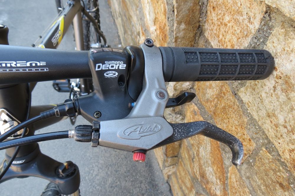 Vând bicicleta mtb cu roti pe 26"