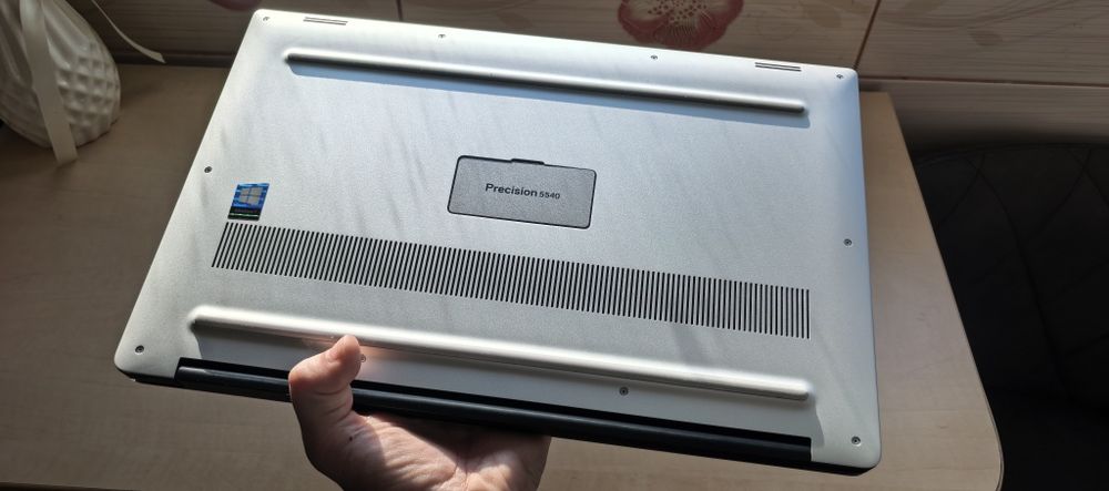Dell Precision 5540_i9 9880H_32GB DDR4_Quadro T2000_512GB_Touch 4K_NOU