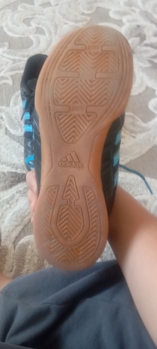 Две кроссовки  для повседневной