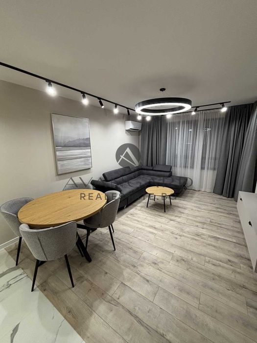 Продава се Тристаен апартамент в Пловдив, Тракия - 110 кв.м за 928 €/кв.м - Снимка #1