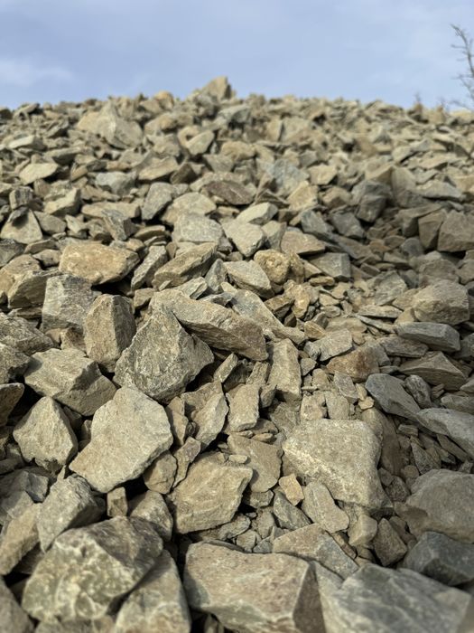 Piatra sparta de drum