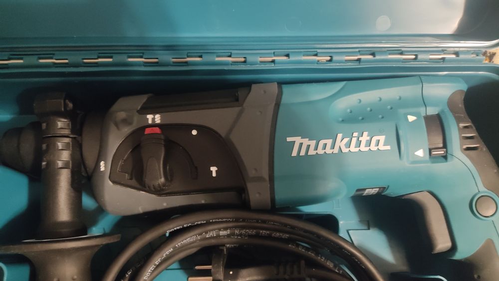 Перфоратор Makita HR2470