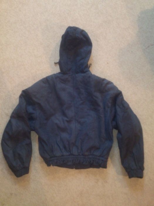 продам кожаную куртку с капюшоном размер S набук