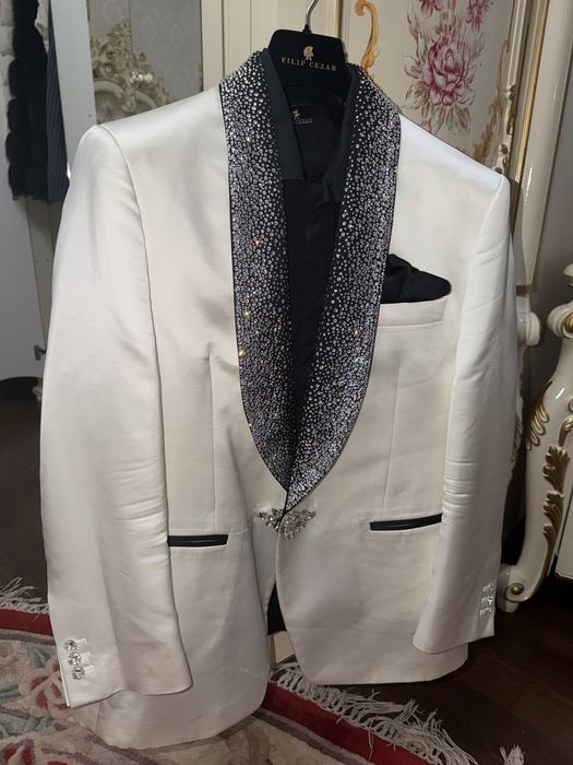 Costum Filip Cezar