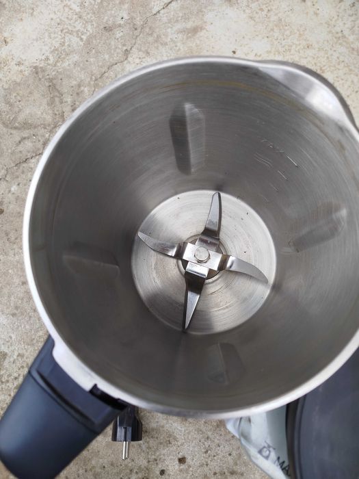 Кухненски робот - за ремонт.