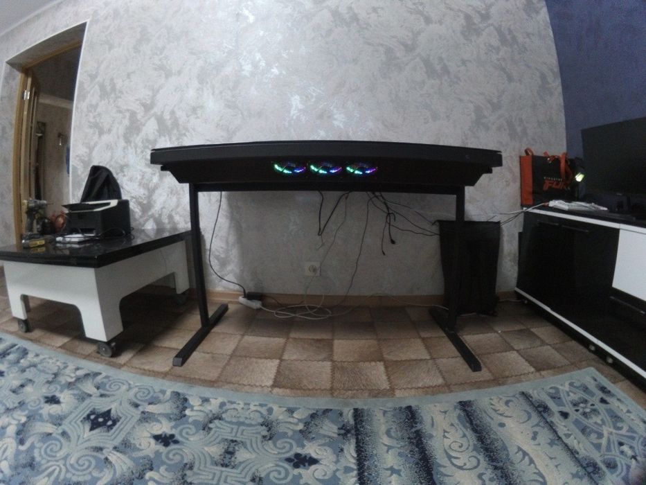 Продается стол корпус