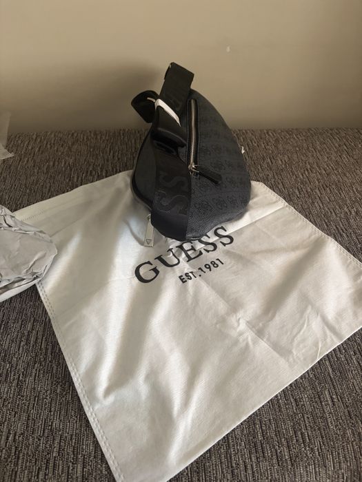 GUESS чисто нова чанта без забележка перфектна мъжка / унисекс чанта