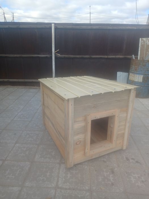 Продам деревянную собачью будку