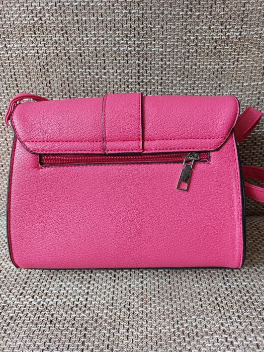 Reducere mare! Geanta fuchsia noua superba, model foarte chic, lucratura impecabila