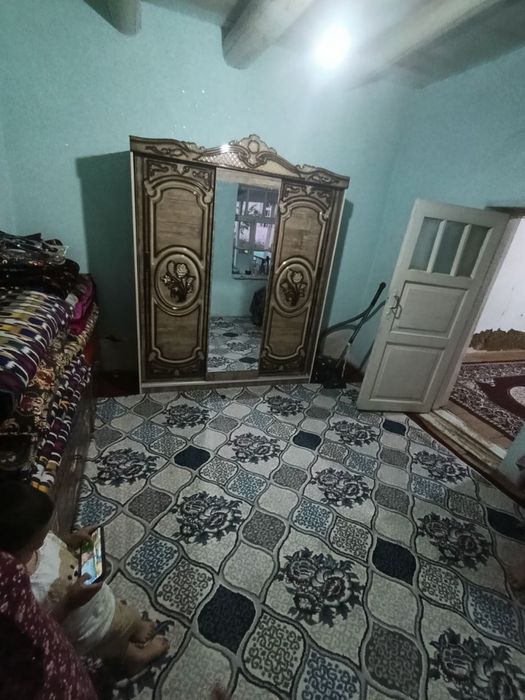 Navoiy shahar vokzal hududida hovli sotiladi