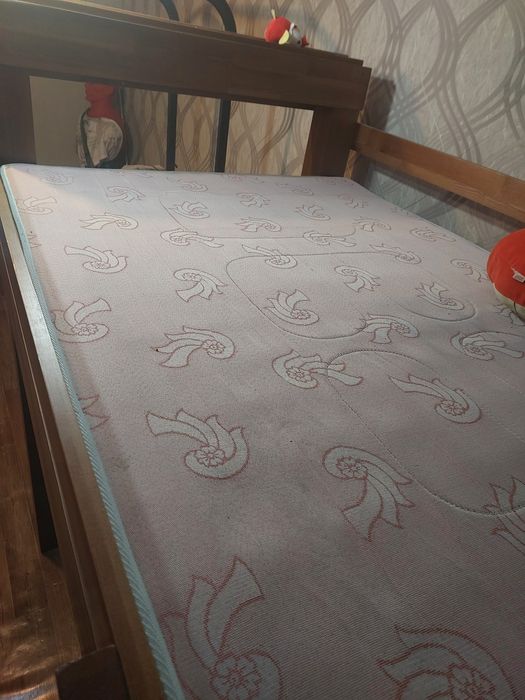 Продам кровать из дерева