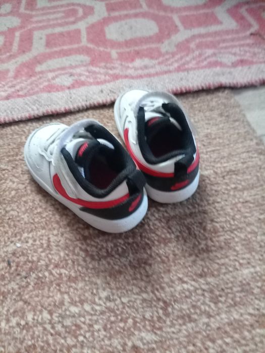 Adidasi Nike, marimea 22