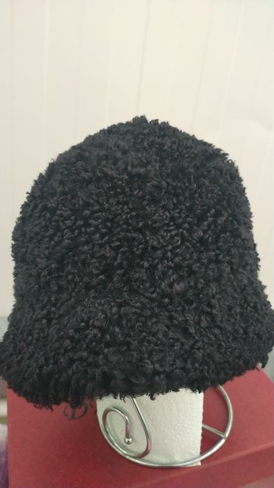 Шапки б/у недорого
