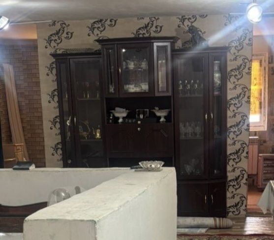 Продам сервант в хорошем состояний