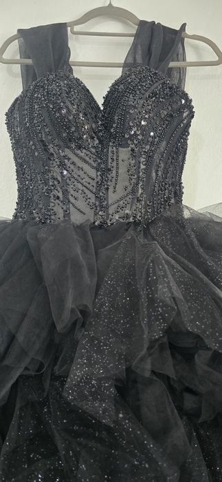 Бална рокля , Дантела