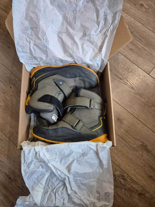 Продавам детски Зимни обувки Jack Wolfskin Polar Bear Texapore High VC