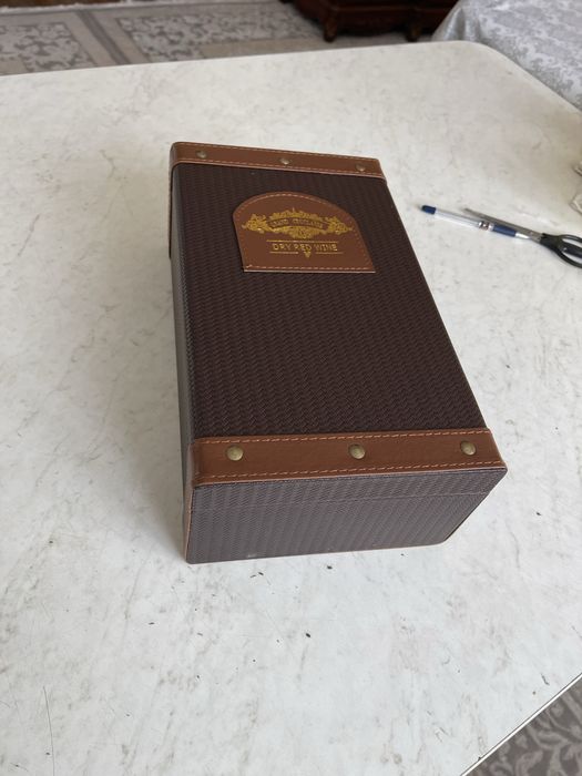 Кожаная коробка для вина