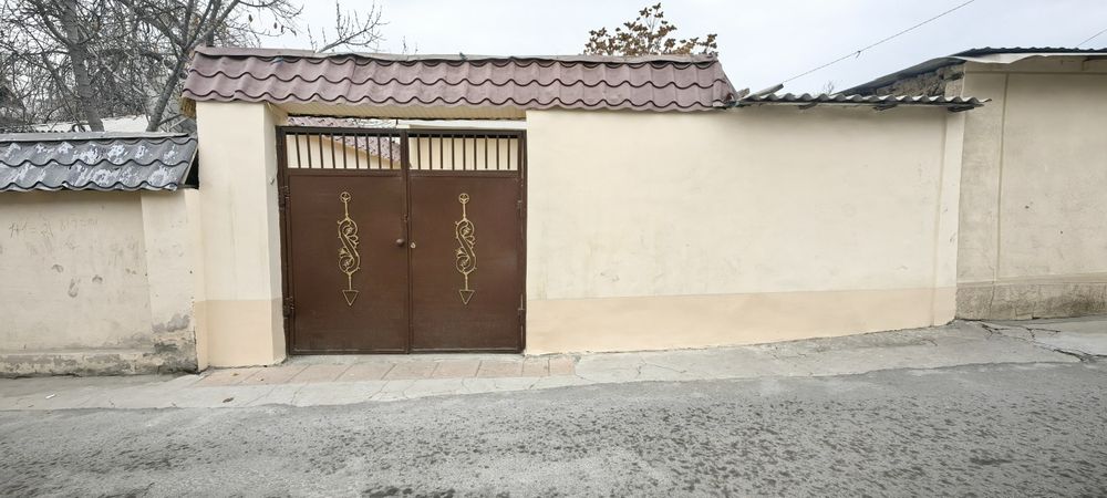 Bodomzorda uy sotiladi