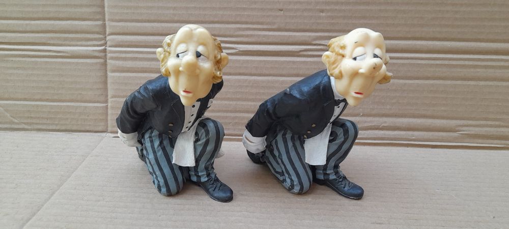 Pereche suporturiii din rășină pentru sticla și  condimente