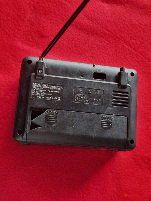 Boxa Bluetooth cu radio, lanternă,- Defectă