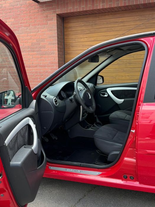 Dacia Logan 2009 cu doar 80.000KM 1.6MPI 90cp ! PRIMUL PROPRIETAR DE NOUĂ