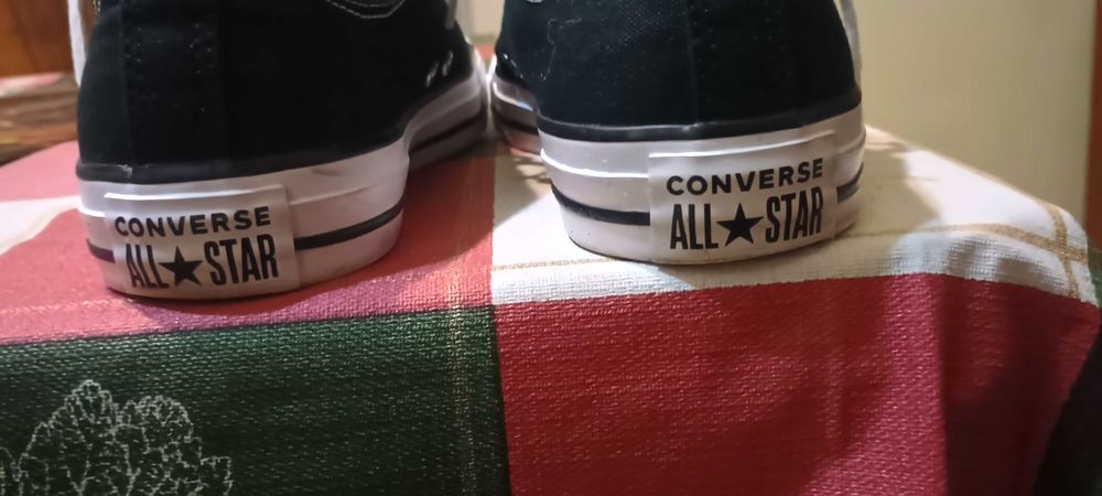 Vând pantofi Convers All Star mârimea 40.