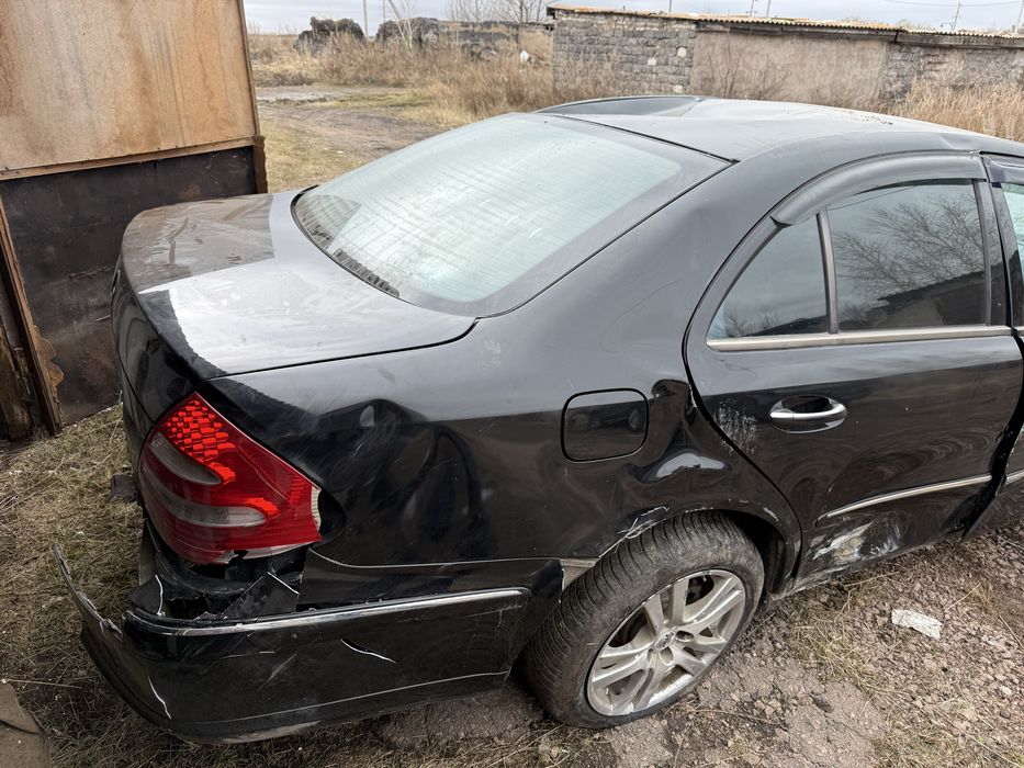 Мерседес е класс W211 на ходу
