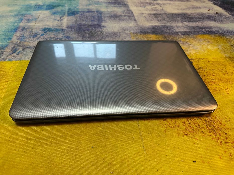 laptop toshiba L750, i7, 3 gb, hdd 500 gb