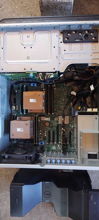 Server DELL PowerEdge T430, 64gb ram ddr4, 2x Xeon E5-2630 v4, 6x600gb hdd sas, 2xPsu 1100w, Idrac Garantie 1 luna