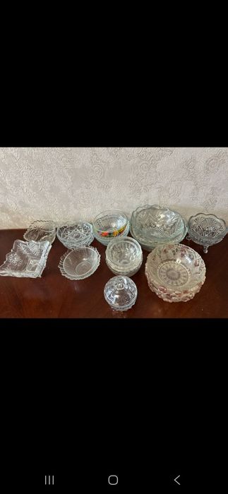 Продадим вазы/ чайные принадлежности.