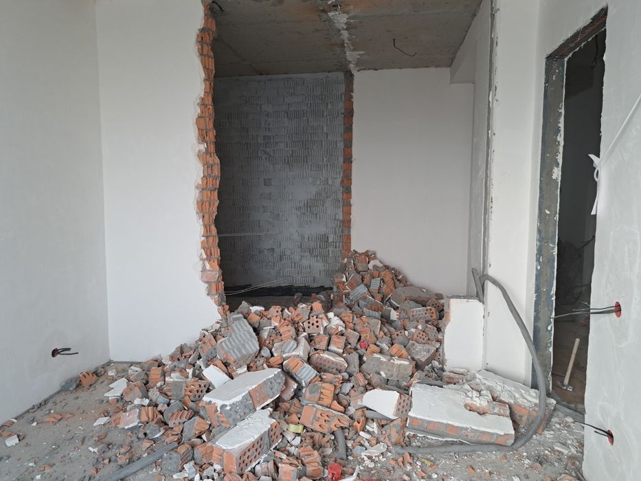 Демонтаж квартир работаем по городу Копаем подвал