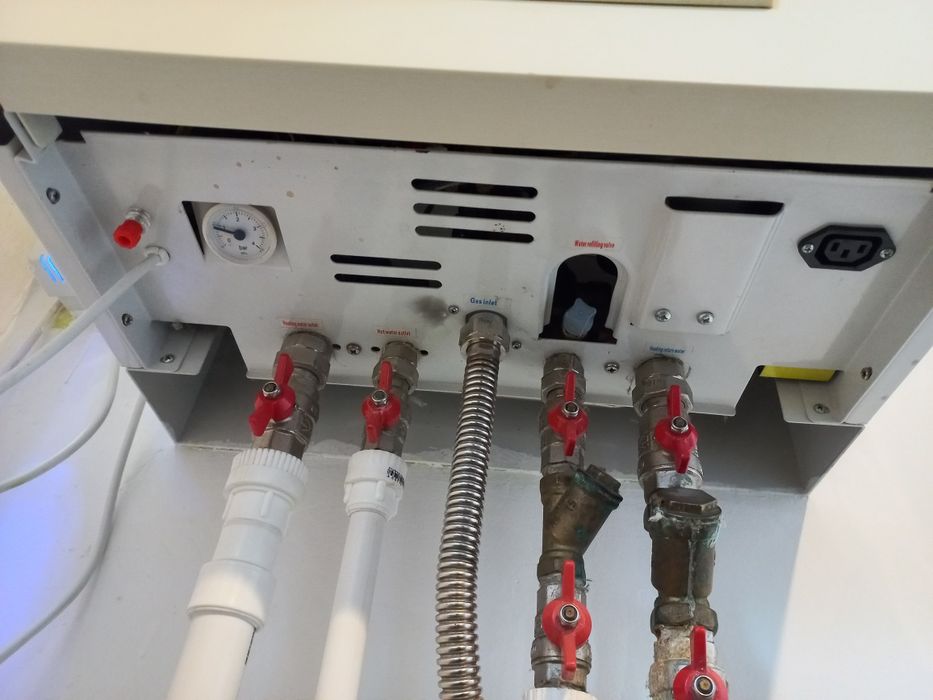 Продам котел на 400кв.м.