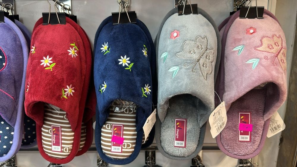 Papuci de casa pufosi