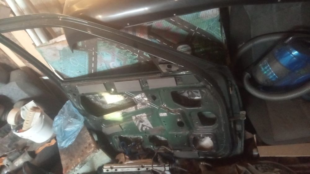 Продам автомобильные двери 4 штуки