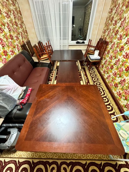 Продам стол для гостинной